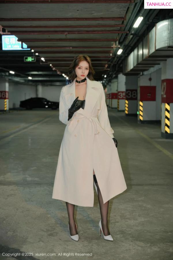 小娜比  [XiuRen]高清写真图 2025.12.30 No.11176 娜比 黑色情趣内衣第2张图片